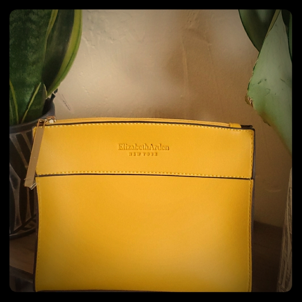 Elizabeth Arden cosmetic Bag.